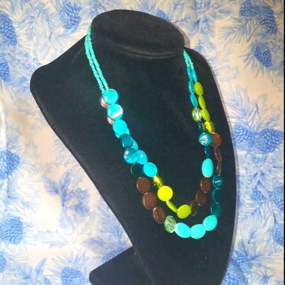 Glass pearlescent statement necklace - Picture 1 of 8